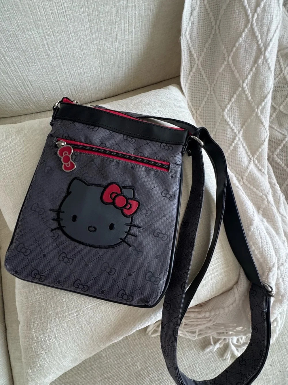 Sanrio Hello Kitty Crossbody Bag Gray Black Red Bow Shoulder Purse 2013